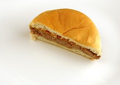 200 kalori of Jack in the Box Cheeseburger
